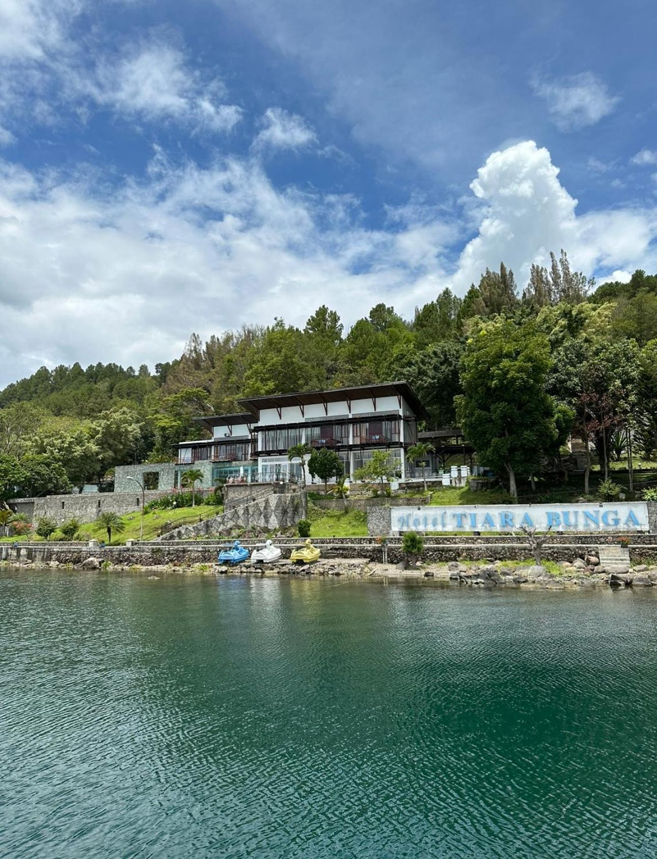 Tiara Bunga Hotel & Villa Balige Luaran gambar