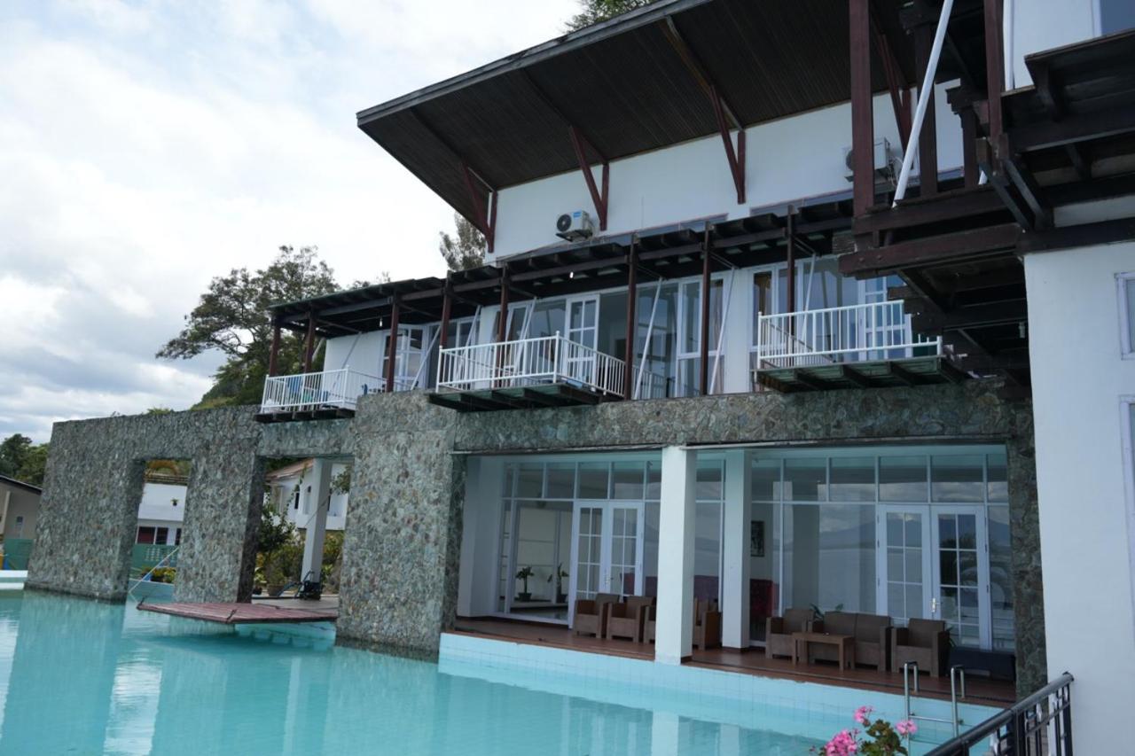 Tiara Bunga Hotel & Villa Balige Luaran gambar